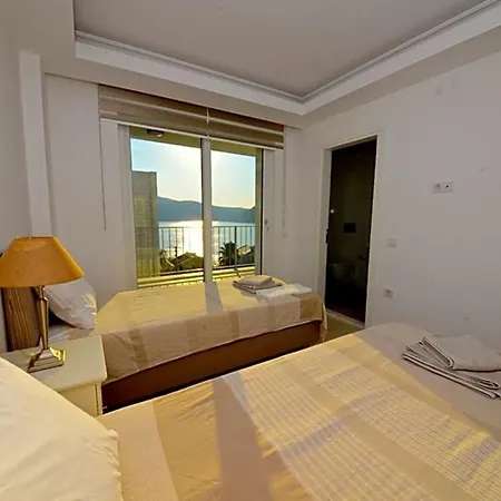 Sleeps 8 Pool Air Con Wifi كالكان