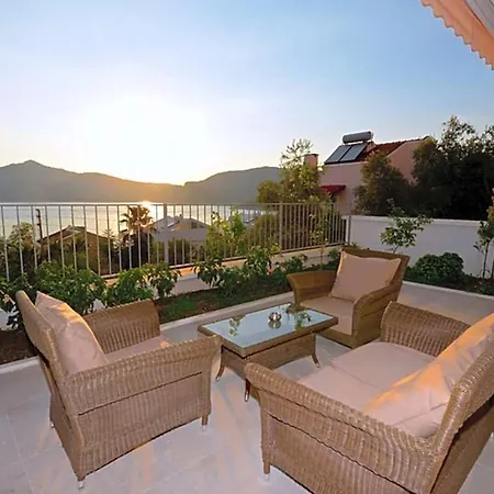 Sleeps 8 Pool Air Con Wifi كالكان