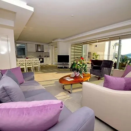 Sleeps 8 Pool Air Con Wifi فيلة