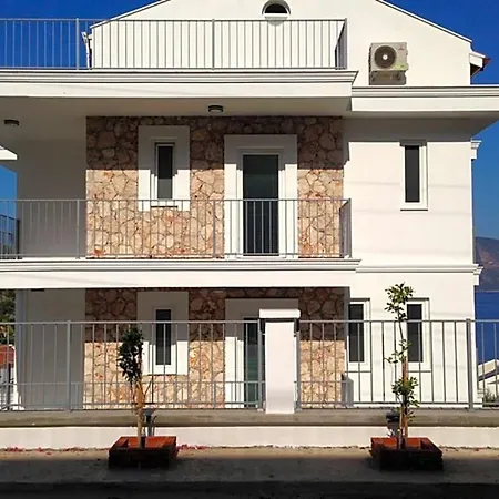 Sleeps 8 Pool Air Con Wifi *