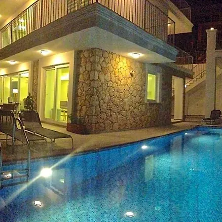 فيلة Sleeps 8 Pool Air Con Wifi *