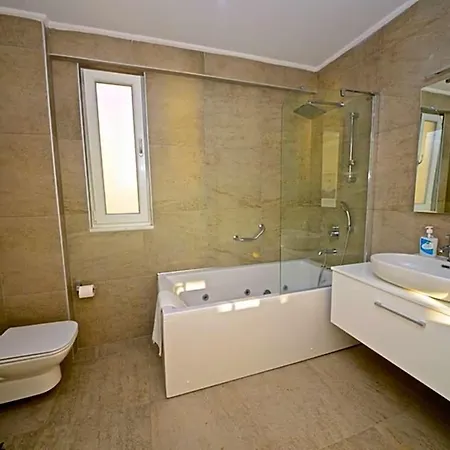 Sleeps 8 Pool Air Con Wifi *