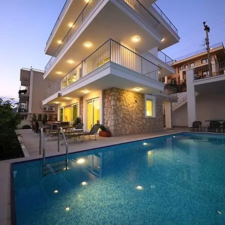 Sleeps 8 Pool Air Con Wifi فيلة *