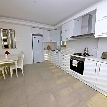 Sleeps 8 Pool Air Con Wifi كالكان